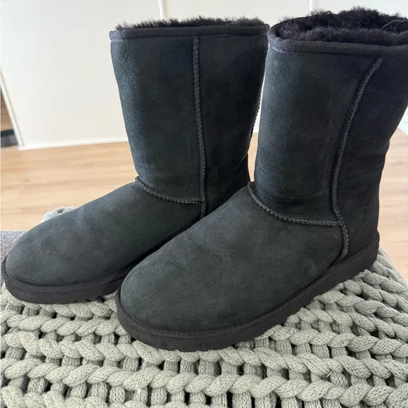 UGG Men's Black Boots - Picture 2 of 3